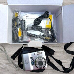 Nikon Coolpix L4 Compact Digital Camera *NOT WORKING* Original Box Case Cables++
